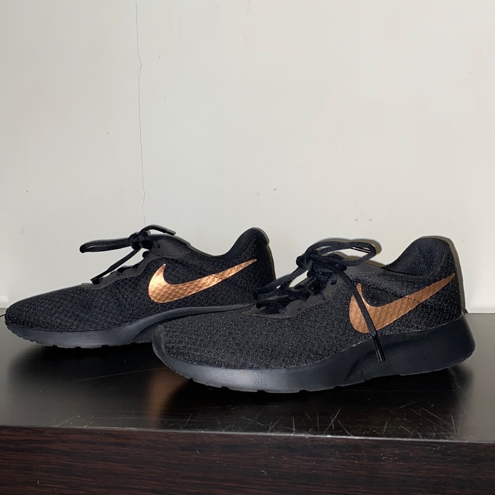 Nike Tanjun Women’s Sneakers